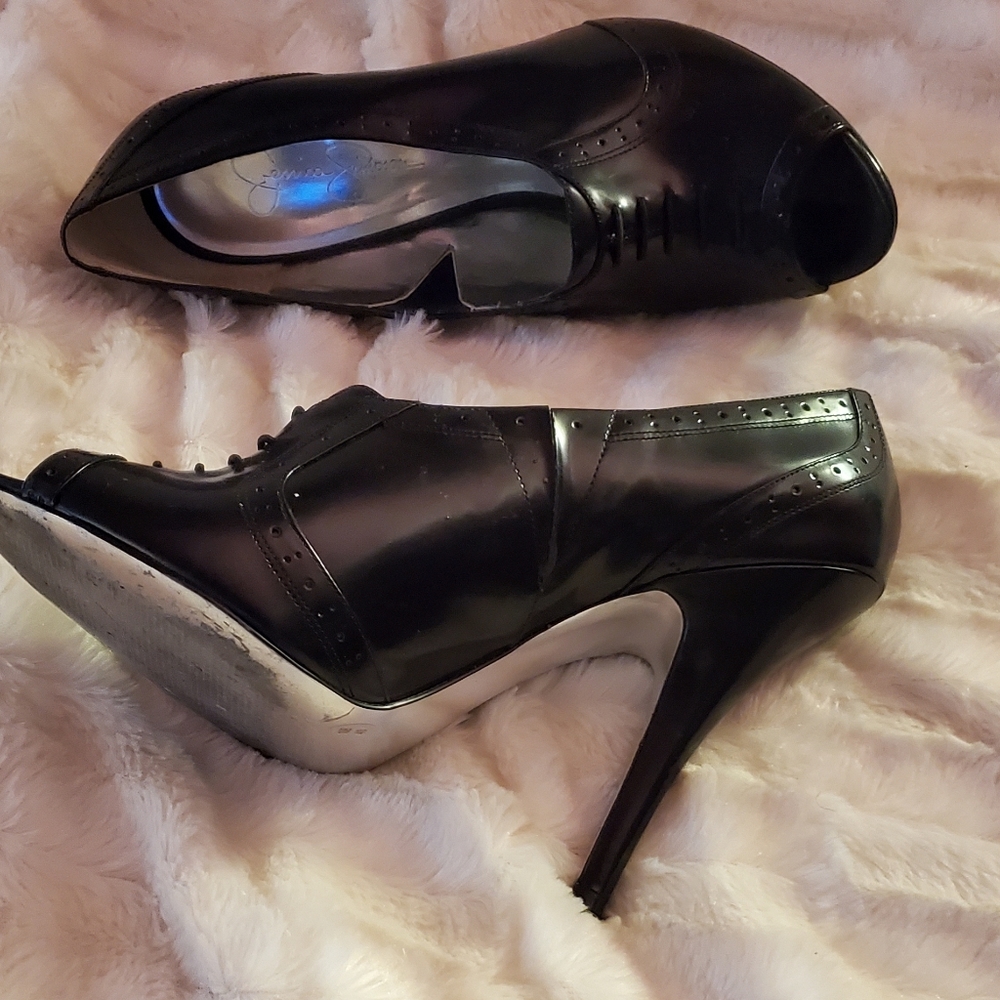 Black Jessica Simpson 4 1|2" peep toe heels